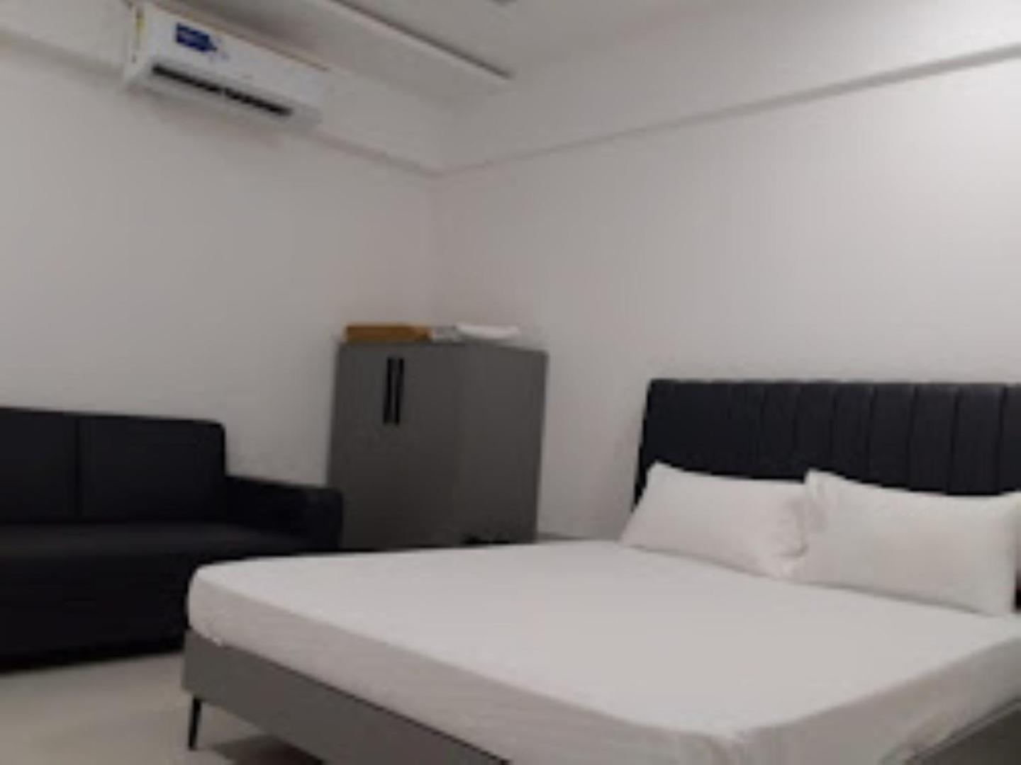 Lennox Hotel , Сурат Екстер'єр фото